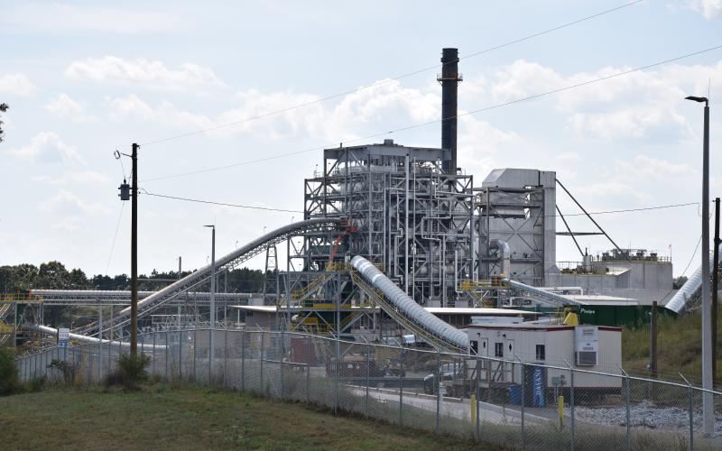 A renewable energy plant on Highway 198 is drawing complaints from neighbors for noise and emissions.