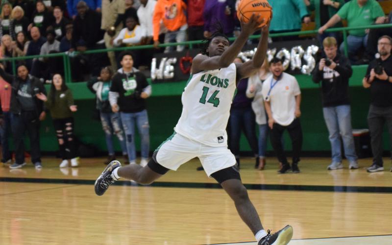 Micah Roebuck catches a pass on the way to the basket against Hart County Friday in the Lions Den.