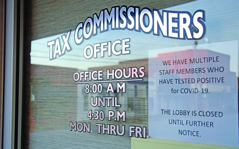 A note on the door of the Franklin County Tax Commissioner’s Office informs taxpayers that the office is closed due to a coronavirus outbreak among staff members. (Photo by Scoggins)
