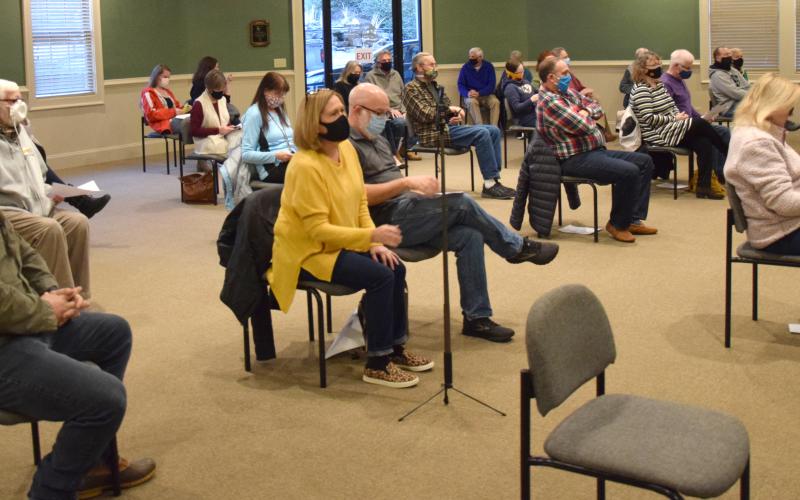 At a city council meeting Thursday, Franklin Springs residents applauded those who spoke against the idea of putting a new Royston Elementary School in Franklin Springs.
