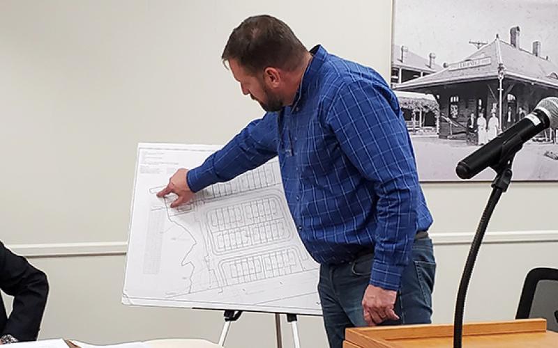 Jason Smith of JM Smith Engineering presents the site plan for The Reserve at Clear Creek to the Lavonia Planning and Zoning Commission Monday night. (Photo by Sinclair)