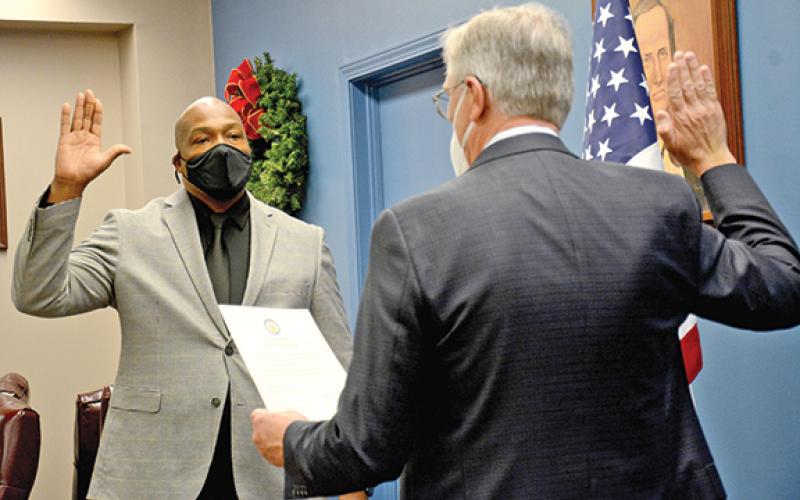 Keith Turman is sworn in as the new mayor of Royston by Superior Court Judge Jeffrey Malcom during a ceremony Thursday at Royston City Hall. (Photo by Scoggins)