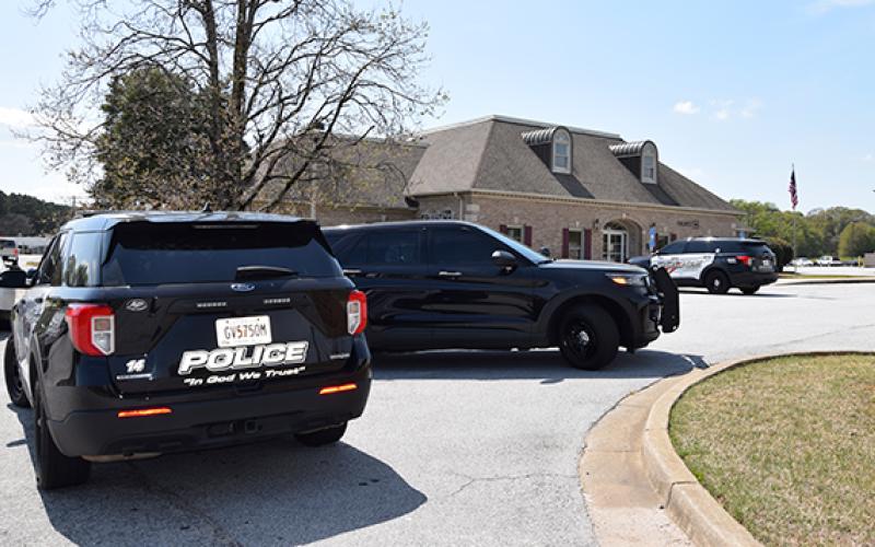 Lavonia Police responded to a report of a bank robbery at Truist Bank in Lavonia. (Photo by Sinclair)