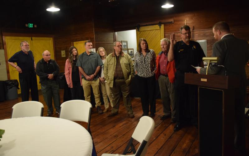 Chief Shane Edmisten takes the oath as Lavonia’s new police chief from Mayor Courtney Umbehant. Edmisten was joined by wife Michelle, his father Duane, other members of his family and former supervisors from the Suwanee Police Department. (Photo by Scoggins)