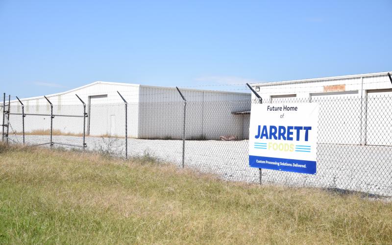 The Lavonia City Council moved the first reading on an annexation and zoning request by a proposed poultry processing plant to a called meeting Nov. 14 at 6 p.m.