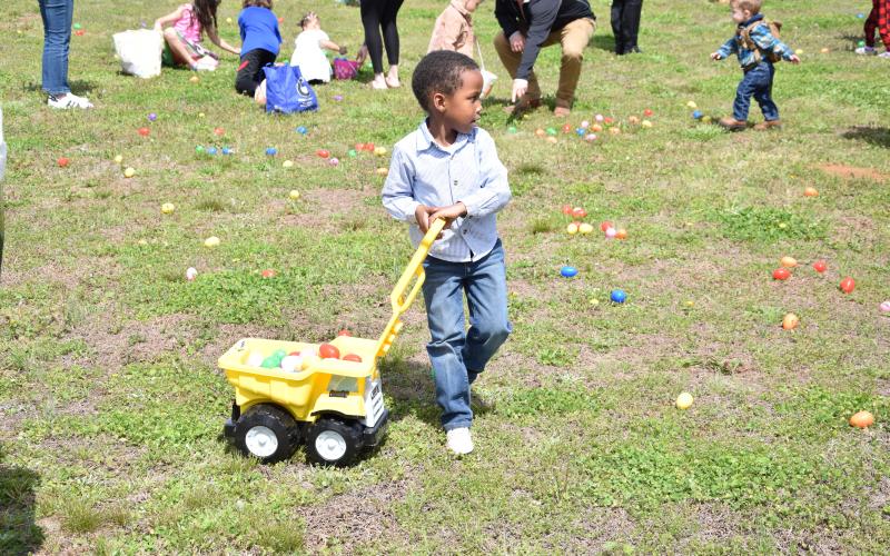CARNESVILLE – Every Easter egg hunter who came out Sunday to the City of Carnesville’s event got plenty of eggs and goodies to take home with them. The city held its annual Easter Egg Hunt at the City Park around its splash pad. Along with the egg hunt, the Easter Bunny was on site for photos and drinks and sweets were available for children and parents. (Photos by Scoggins)