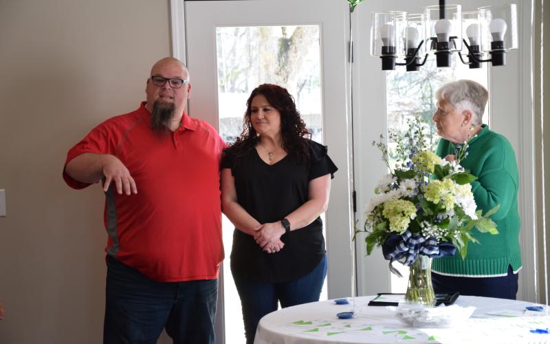 Pastor Nate Bunner (left) speaks before praying over the new home of Nikki Blakely (center) during a dedication ceremony Sunday. Blakely’s home was built by Franklin County Habitat for Humanity. It is Franklin Habitat’s ninth home, and Executive Director Mary Lou Jackson (right) said the ministry has room for two more homes on Rainbow Drive in Lavonia. (Photo by Scoggins)