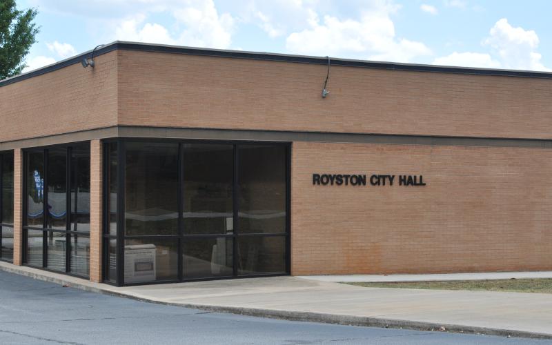 The Royston City Council took actions Tuesday to pave the way for the rebuilding of the Dill’s Food City grocery store in Royston.