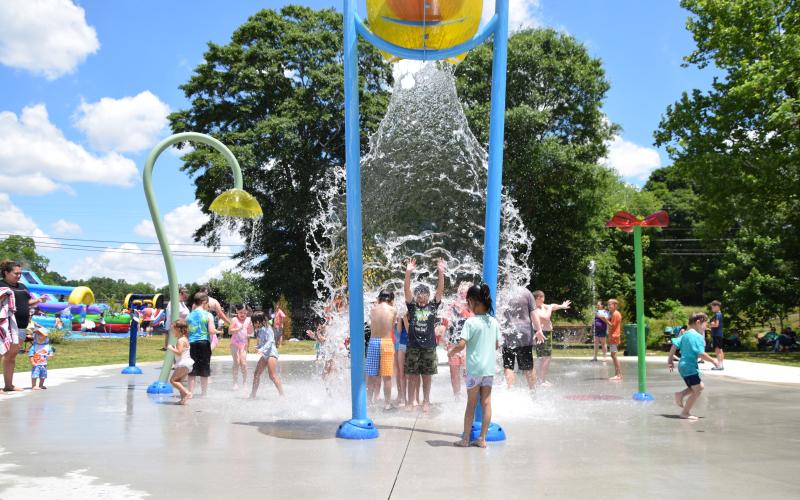 The City of Carnesville’s splash pad is set to reopen with limited hours today.