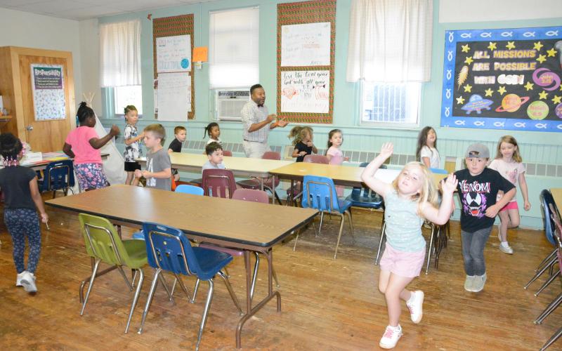 Learning is fun at the educational summer program being held at the Boyd Outz Learning Center. Students from kindergarten to second grade are working on sight words, math and problem-solving skills under the leadership of Kevin Norris and Karla Kidd. (Photo by Charlie Eavenson)
