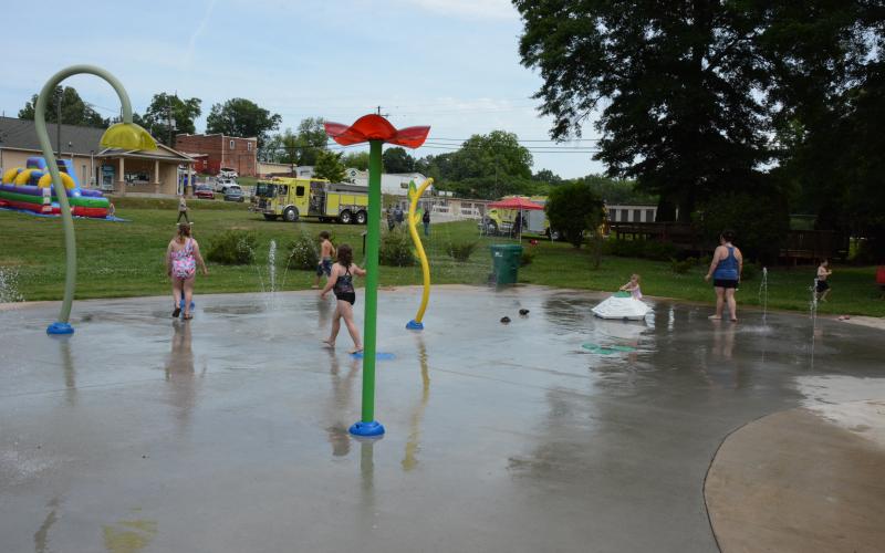 Due to the recent fluctuations in the level of water in the city’s tank, the Carnesville City Council decided to once again close the splash pad until further notice.