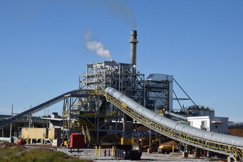 A wood-burning power plant near Carnesville was served Wednesday with a notice of violation by Franklin County Manager Elizabeth Thomas.