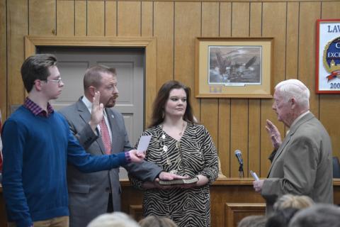 New Lavonia Mayor Courtney Umbehant (center on left), surrounded by son Noah and wife Natalie, takes the oath of office from outgoing Mayor Ralph Owens Monday during the Lavonia City Council’s first meeting of 2020. (Photo by Eberhardt)