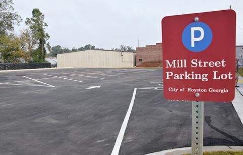 The new Mill Street parking lot in Royston adds 30 public spaces to downtown. (Photo by Scoggins)