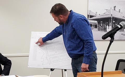Jason Smith of JM Smith Engineering presents the site plan for The Reserve at Clear Creek to the Lavonia Planning and Zoning Commission Monday night. (Photo by Sinclair)