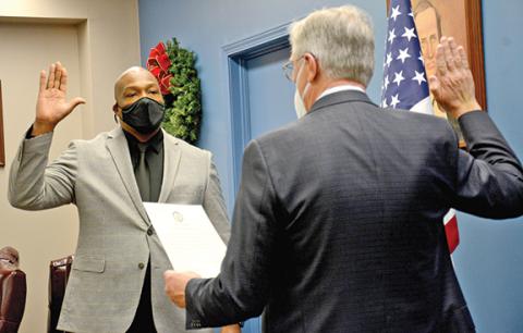 Keith Turman is sworn in as the new mayor of Royston by Superior Court Judge Jeffrey Malcom during a ceremony Thursday at Royston City Hall. (Photo by Scoggins)