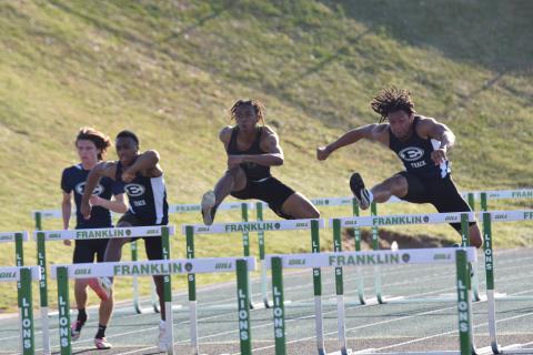 Izzy Mumin made the state meet with an eighth-place finish in the 110 meter hurdles in 16.06 seconds.