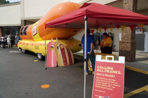 The Oscar Meyer Frankmobile – formerly known as the Weiner Mobile – rolled into  Dill’s Food City in Lavonia Monday afternoon.