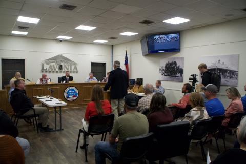 After a negative recommendation from its planning commission, the Lavonia City Council voted to approve the first reading of an annexation and rezoning request made by Jarrett Foods for its planned plant off Grady School Road.