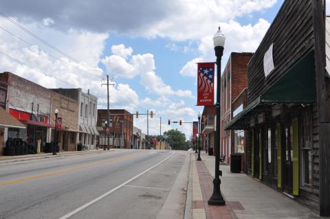 A committee of the Royston City Council will study whether or not to set a time limit on parking along Highway 17 in downtown.