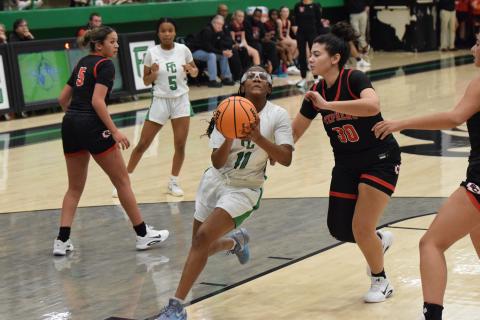 Freshman Jyhia Sturghill drive to the basket for a layup Tuesday against Stephens County. (Photo by Shane Scoggins)