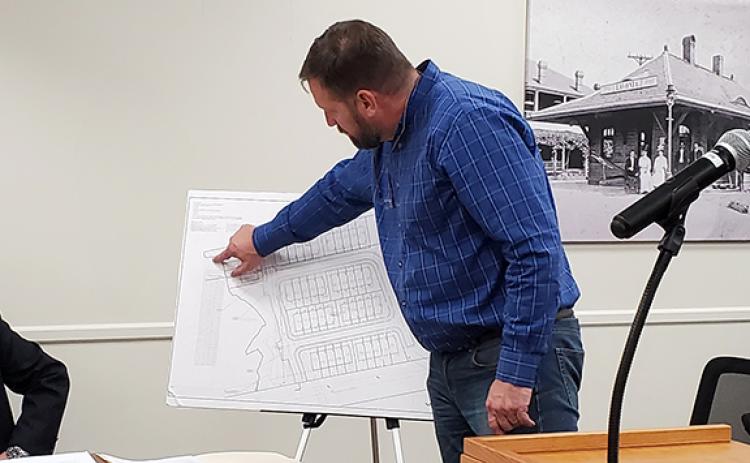 Jason Smith of JM Smith Engineering presents the site plan for The Reserve at Clear Creek to the Lavonia Planning and Zoning Commission Monday night. (Photo by Sinclair)