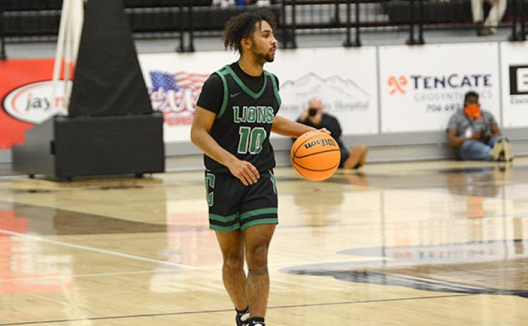 Keez Roebuck takes the ball down the court in a recent game. (Photo by Scoggins)