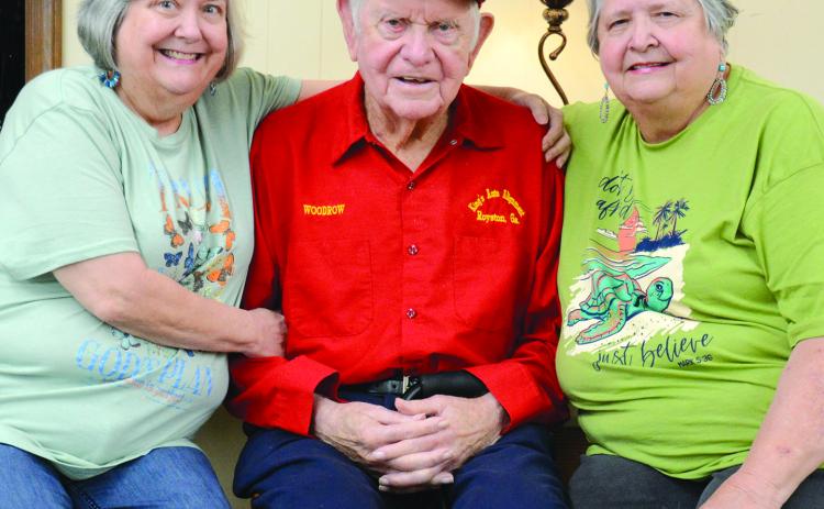 Woodrow King, with daughters Tammy Beggs and Wanda Walker. (Photo by Charlie Eavenson)