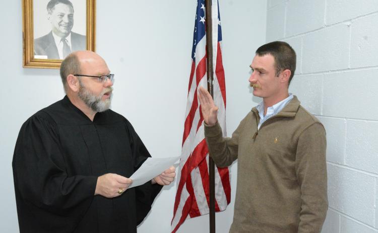 New Canon Mayor Eli Brown (right) takes the oath of office Monday from Municipal Court Judge David Jordan prior to the Canon City Council’s regular meeting. (Photo by Charlie Eavenson)