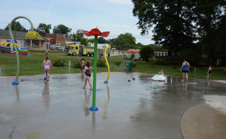 Due to the recent fluctuations in the level of water in the city’s tank, the Carnesville City Council decided to once again close the splash pad until further notice.