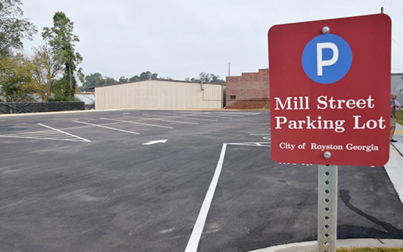 The new Mill Street parking lot in Royston adds 30 public spaces to downtown. (Photo by Scoggins)