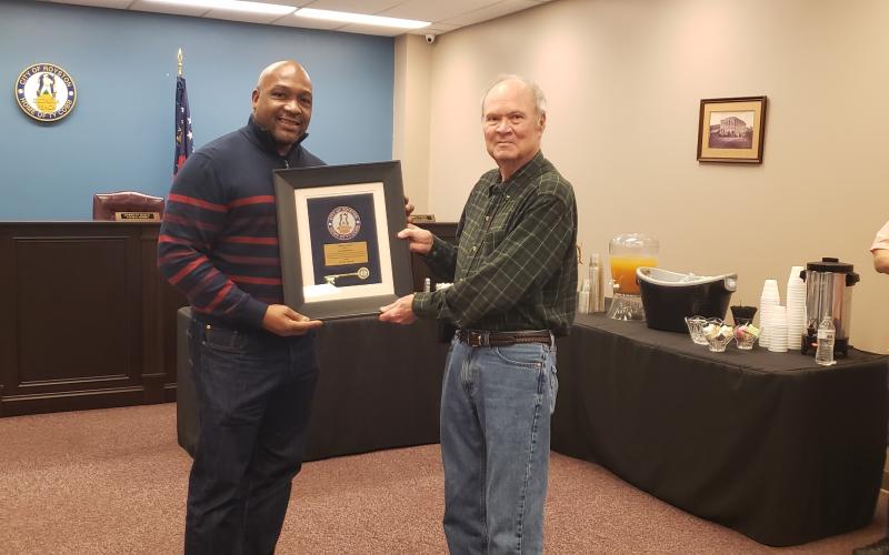 Wayne Braswell and Lee Strickland were presented plaques to commemorate their service on the city council by Mayor Keith Turman. 