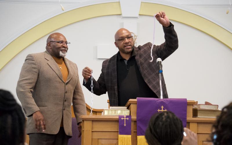 Royston Mayor Keith Turman (right) and Pastor Samuel White (left) demonstrate the strength of a chain versus a lone string in encouraging community members to unite during Monday’s annual Martin Luther King Jr. program.